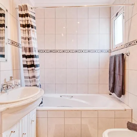 Lovely 2 Bedroom Sea View Apartment * Caniço