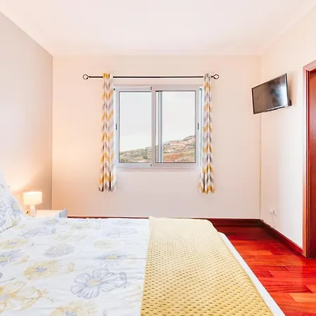 Lovely 2 Bedroom Sea View Apartment * Caniço
