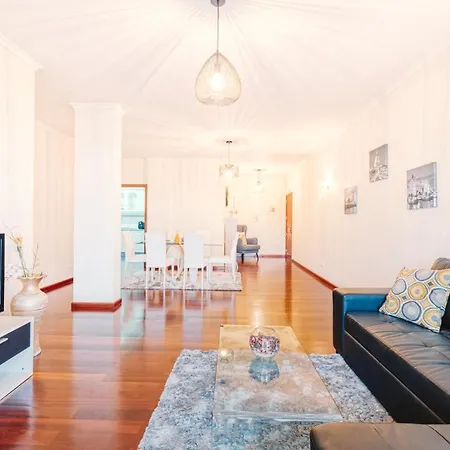 Διαμέρισμα Lovely 2 Bedroom Sea View Apartment *
