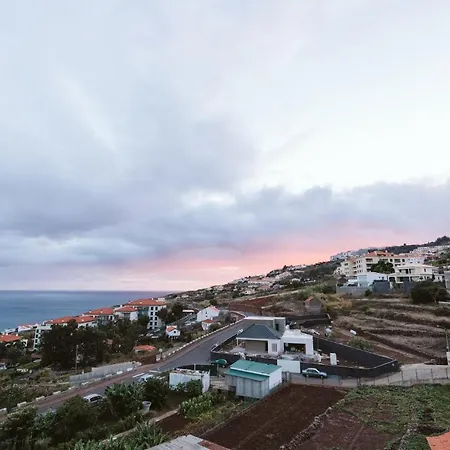 Lovely 2 Bedroom Sea View Apartment