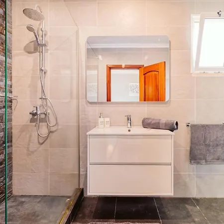 Lovely 2 Bedroom Sea View Apartment * Caniço
