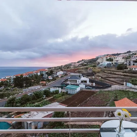 Διαμέρισμα Lovely 2 Bedroom Sea View Apartment *